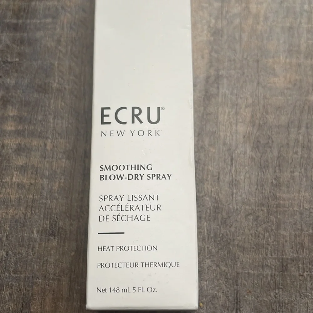 Ecru smoothing blow-dry spray